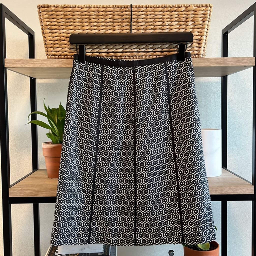 Ann Taylor 100% Silk Black & White Floral Classic Skirt, 2p